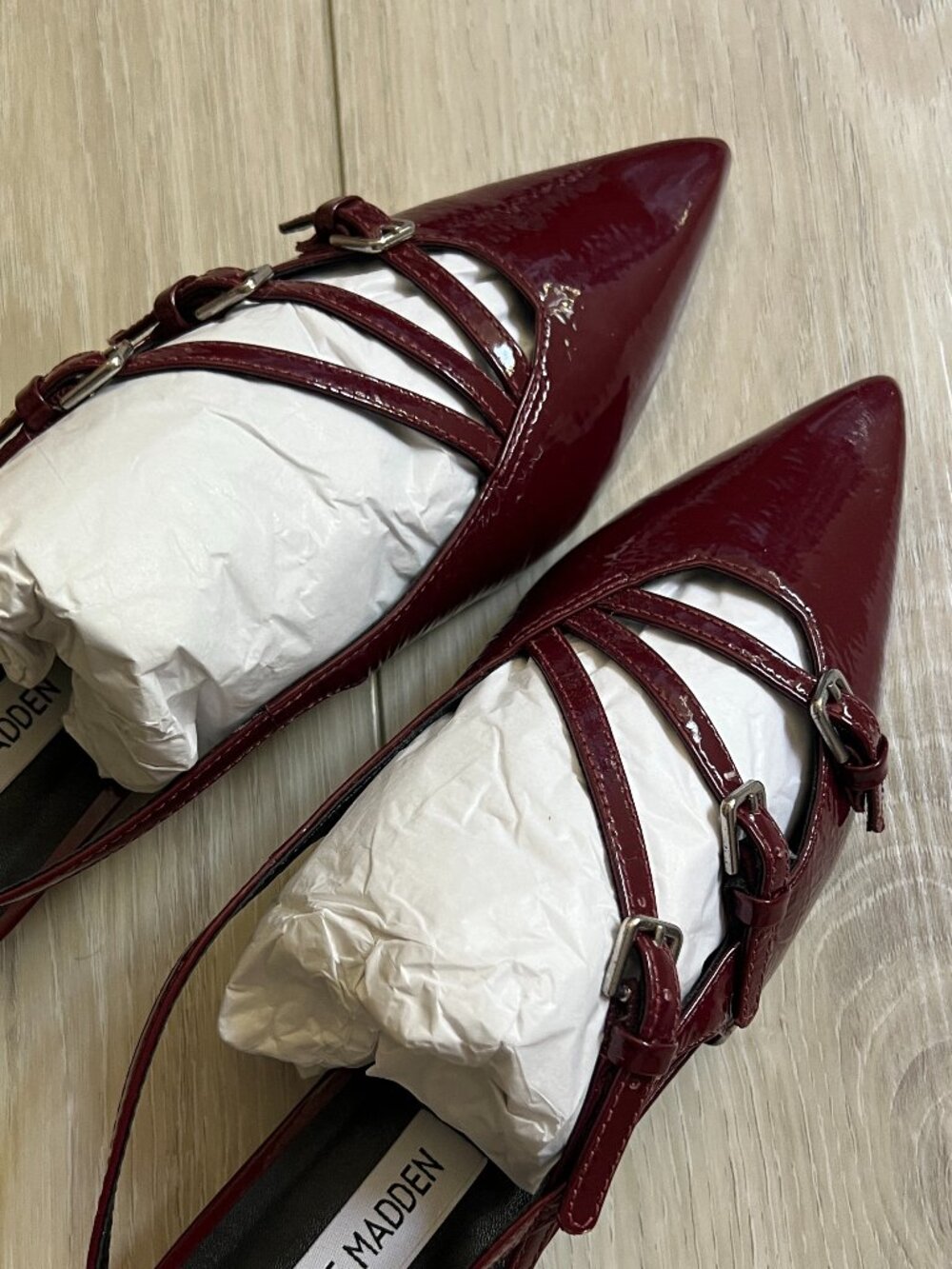 NWT Steve Madden Peony Flats in burgundy patent